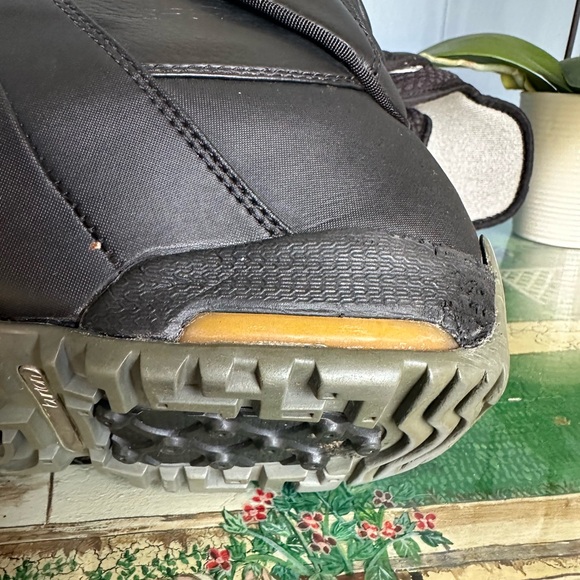 Burton Black and Red Women's Supreme Snowboard Boots - Picture 8 of 11